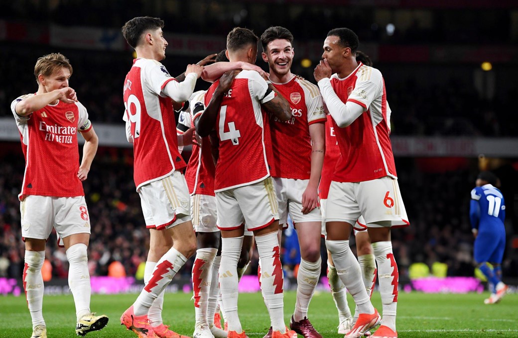 أرسنال يسحق تشيلسي بخماسية نظيفة في الدوري الإنكليزي