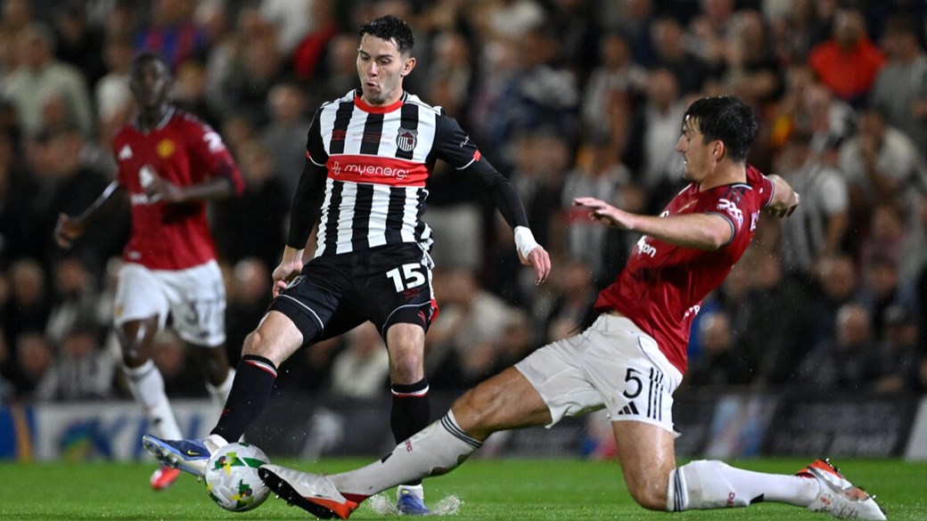 غريمسبي يُقصي مانشستر يونايتد من كأس الرابطة الإنجليزية