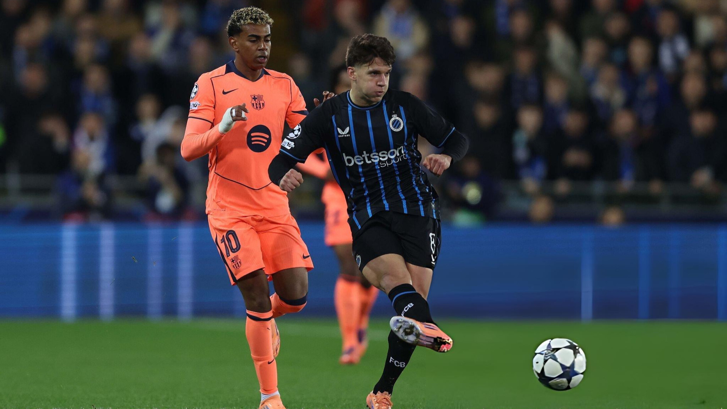 تعادل مثير بين برشلونة وكلوب بروج في دوري أبطال أوروبا