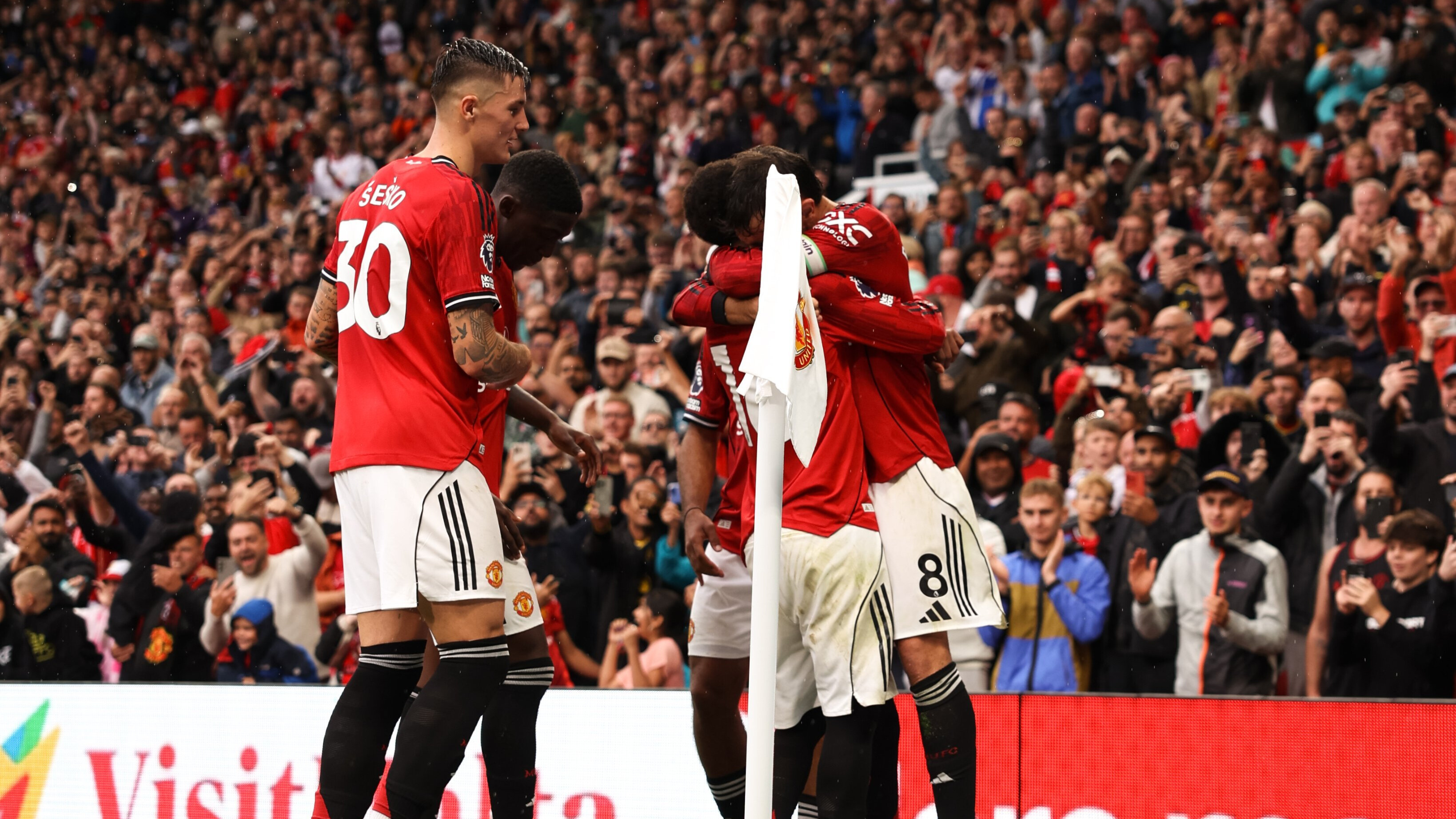 مانشستر يونايتد يتجاوز عقبة بيرنلي بفوز مثير في البريميرليغ