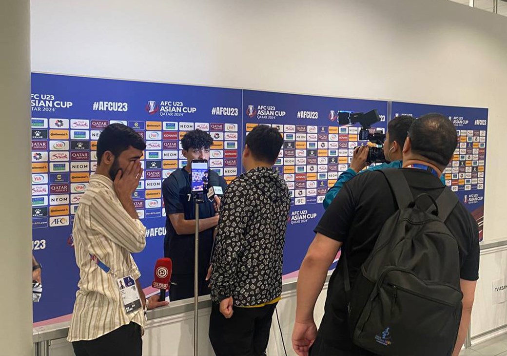 الإعلام الياباني حاصر لاعب منتخبنا علي جاسم بالكثير من الاسئلة، وهكذا كان رده !